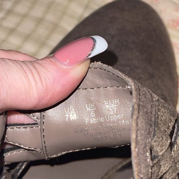 💫💫Adorable & comfy EUC Suede Booties💫💫 - Picture 6 of 6